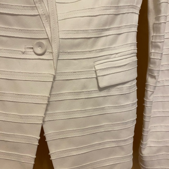 BCBG MaxAzria tailored white jacket blazer - Picture 5 of 5